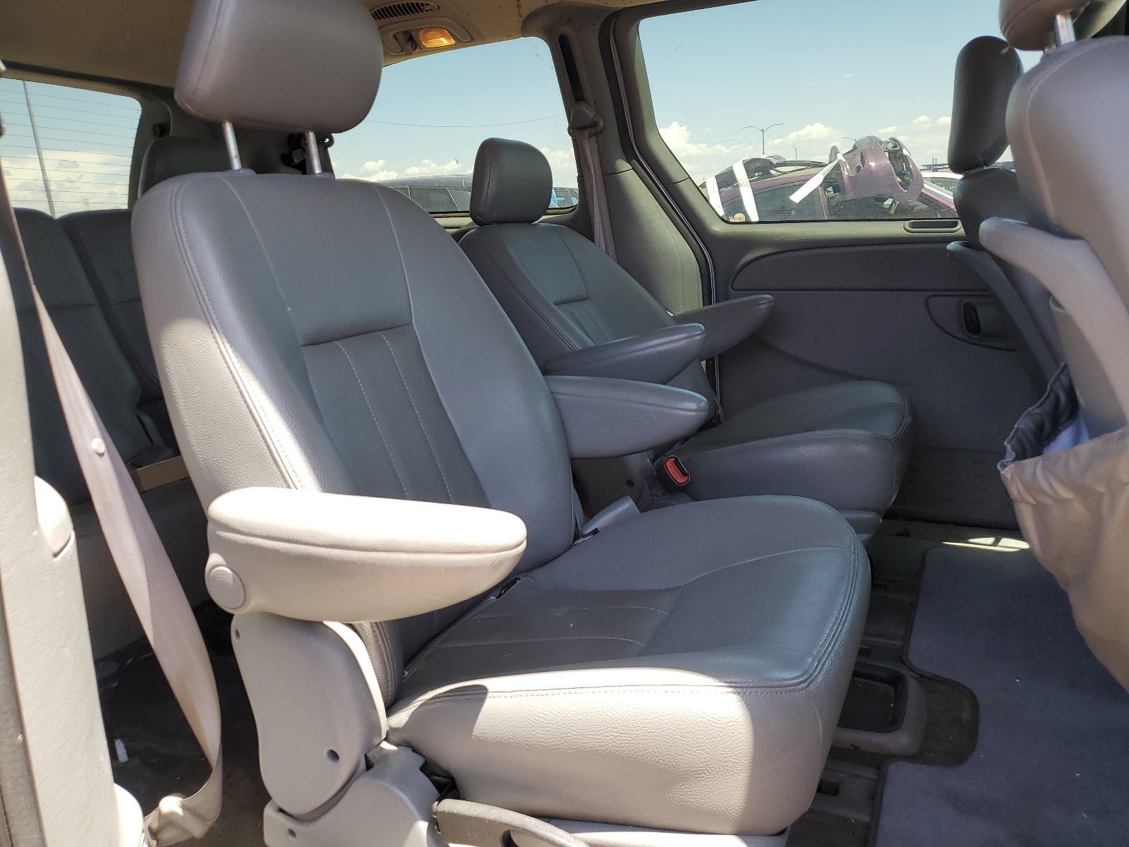 2C8GP54L04R506983 2004 Chrysler Town & Country Touring