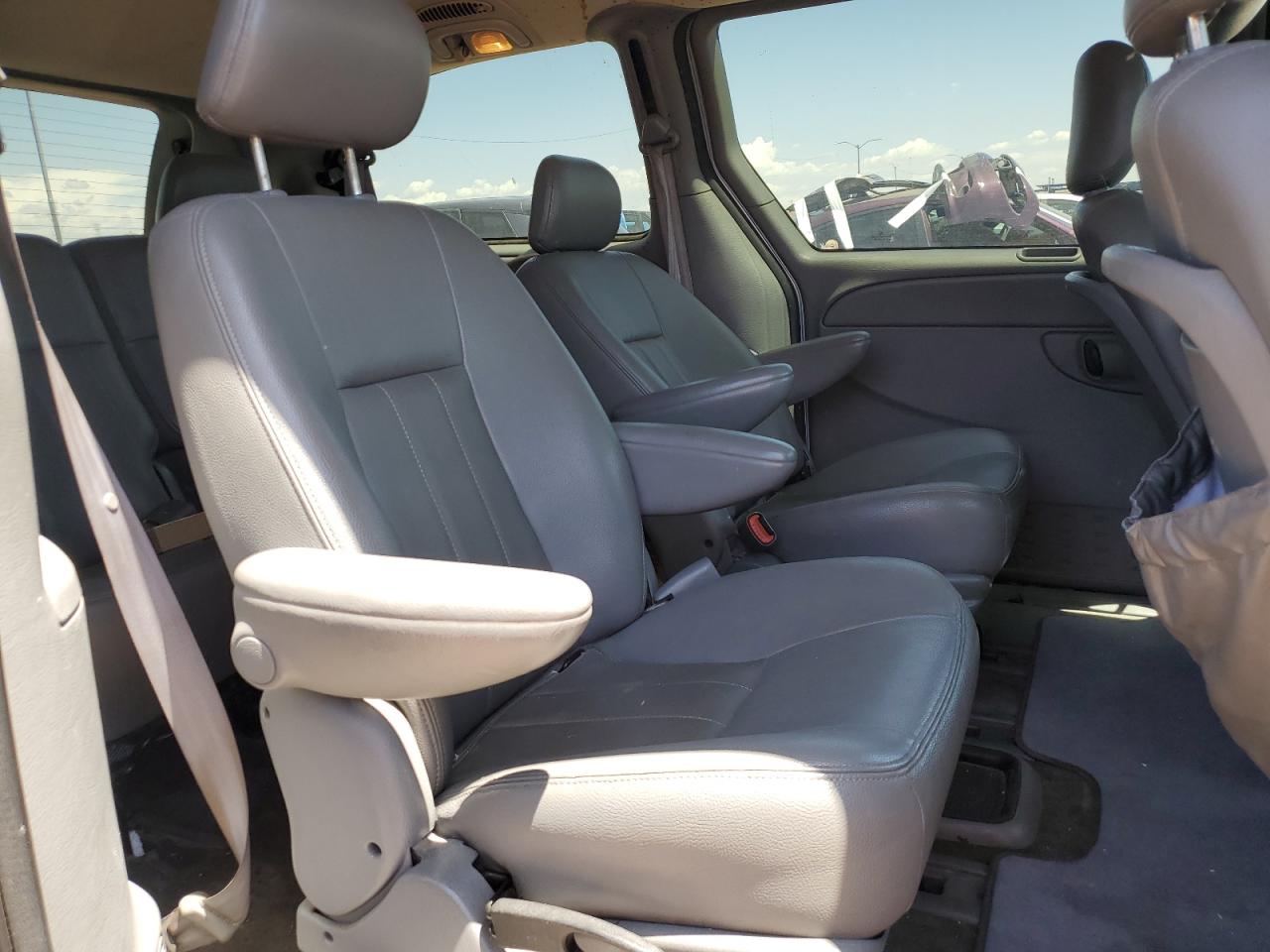 2004 Chrysler Town & Country Touring VIN: 2C8GP54L04R506983 Lot: 52217224