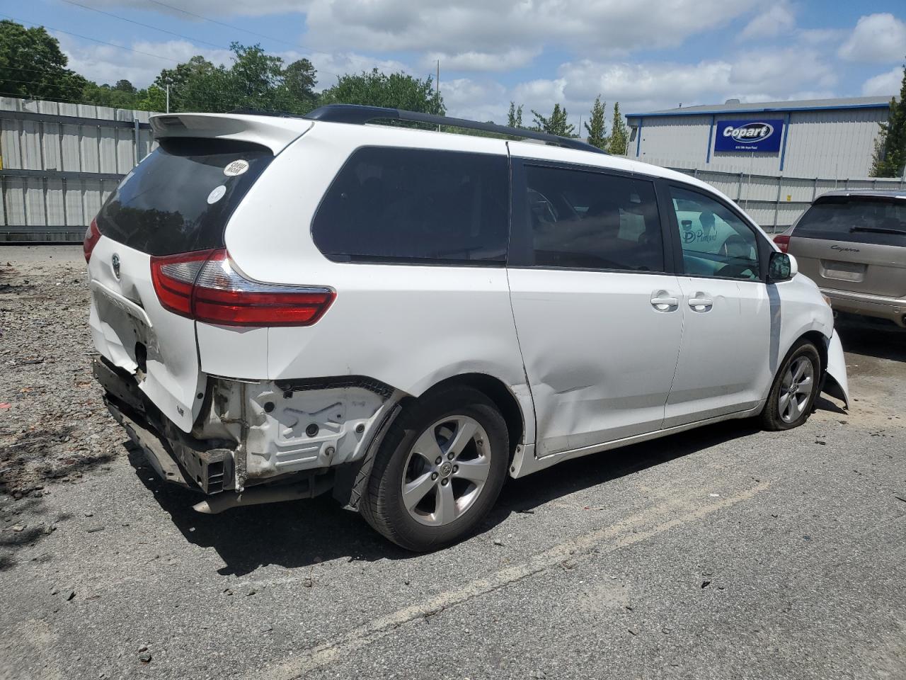 2017 Toyota Sienna Le VIN: 5TDKZ3DC1HS877805 Lot: 52586594