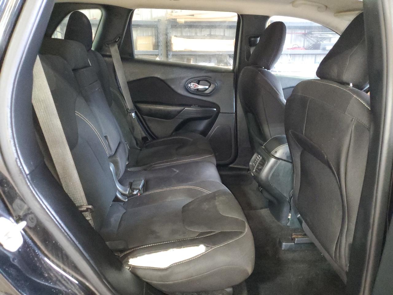 2015 Jeep Cherokee Latitude VIN: 1C4PJLCS8FW602466 Lot: 64393544