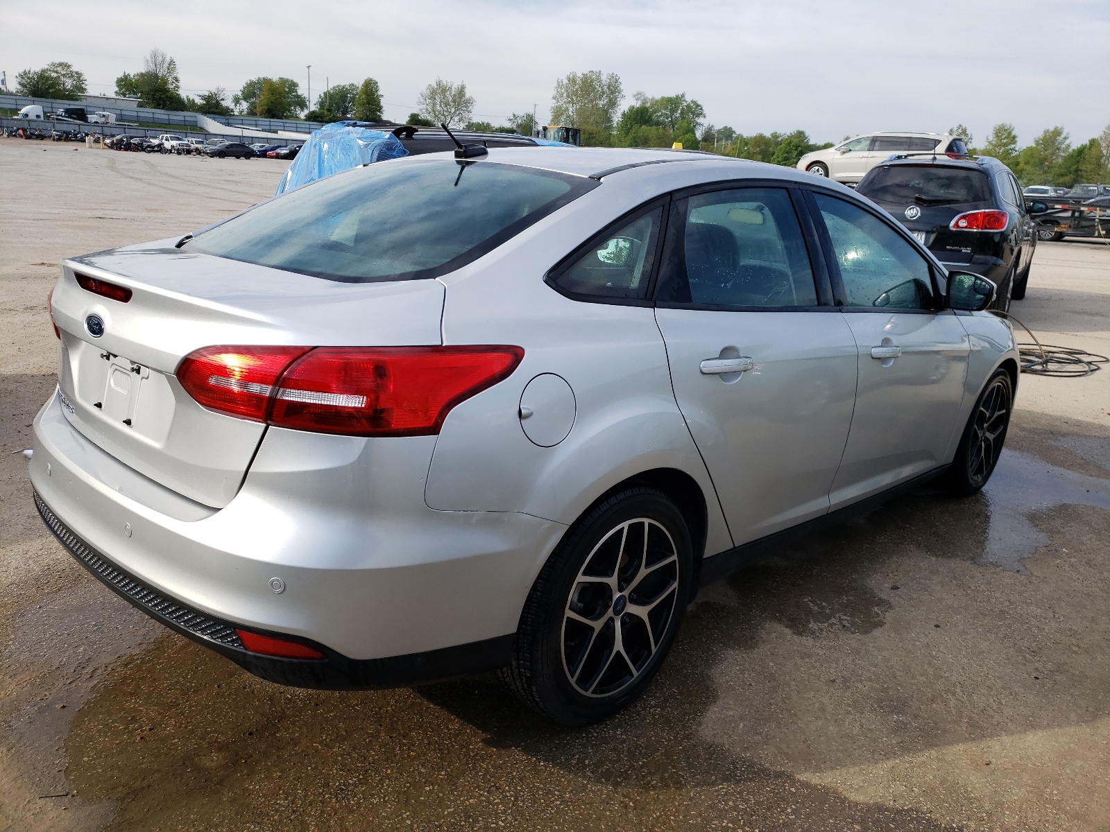 2018 Ford Focus Sel vin: 1FADP3H28JL318720