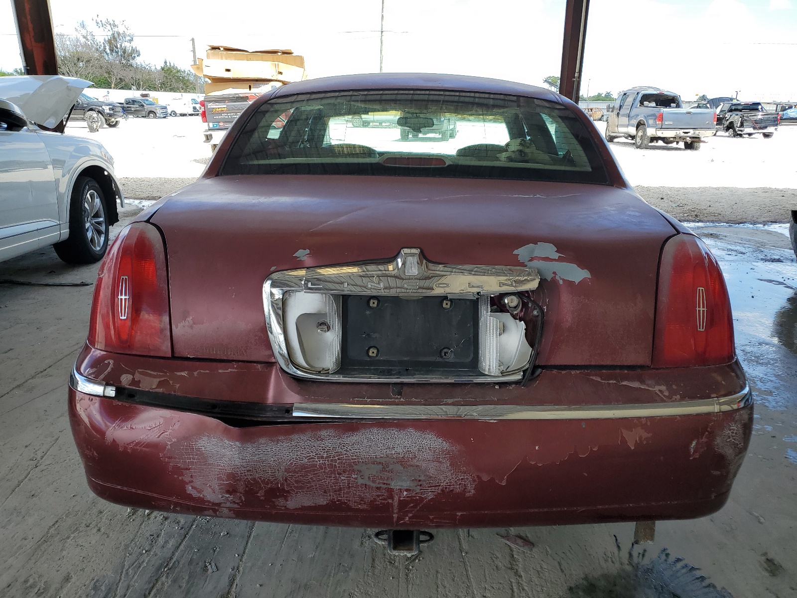 1LNFM82W6WY665487 1998 Lincoln Town Car Signature