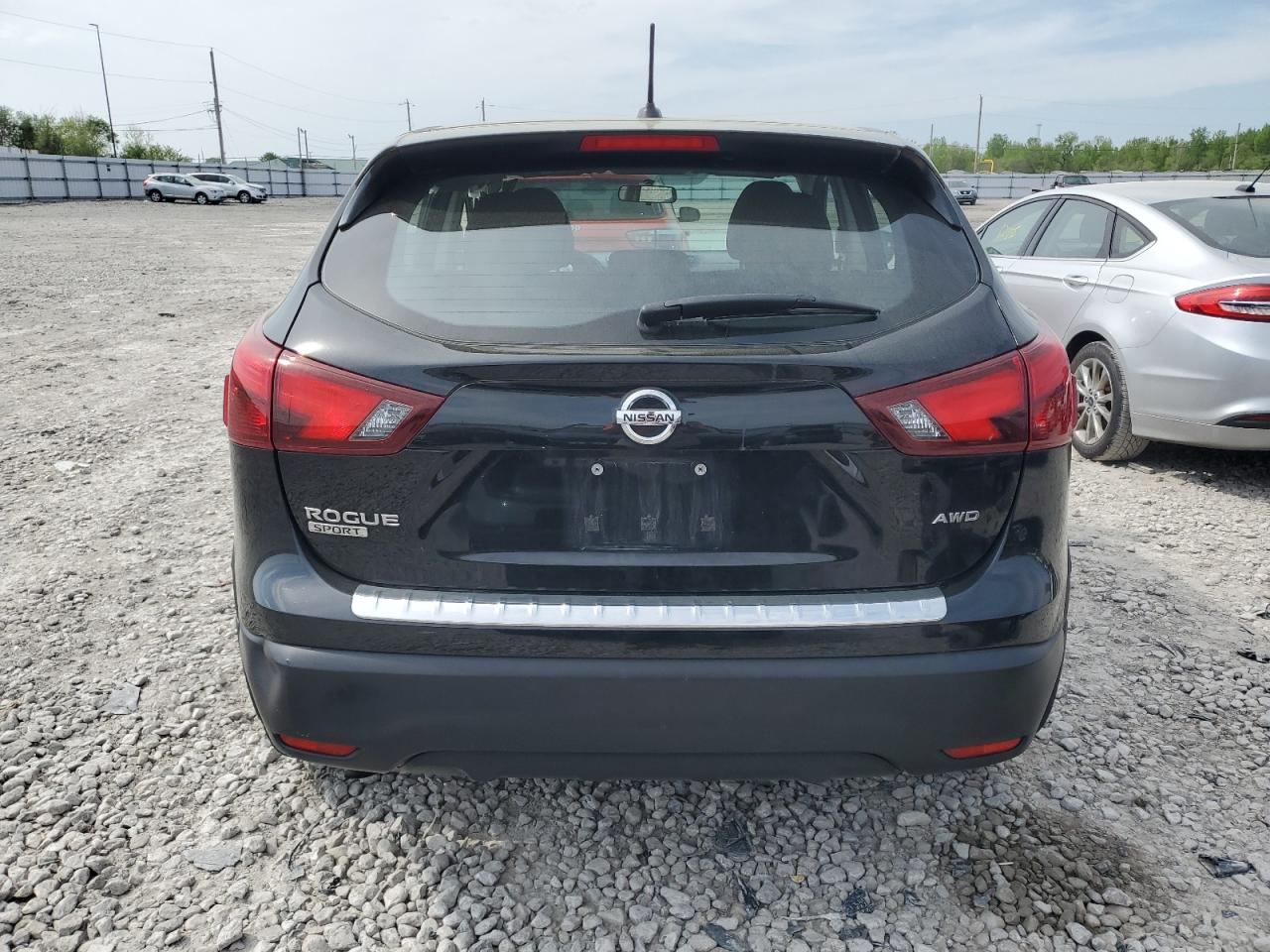 JN1BJ1CR0JW208578 2018 Nissan Rogue Sport S