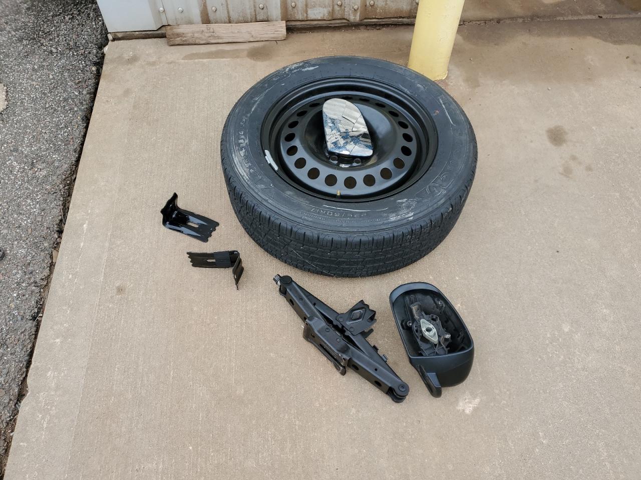 2015 Jeep Cherokee Latitude VIN: 1C4PJLCS8FW602466 Lot: 64393544