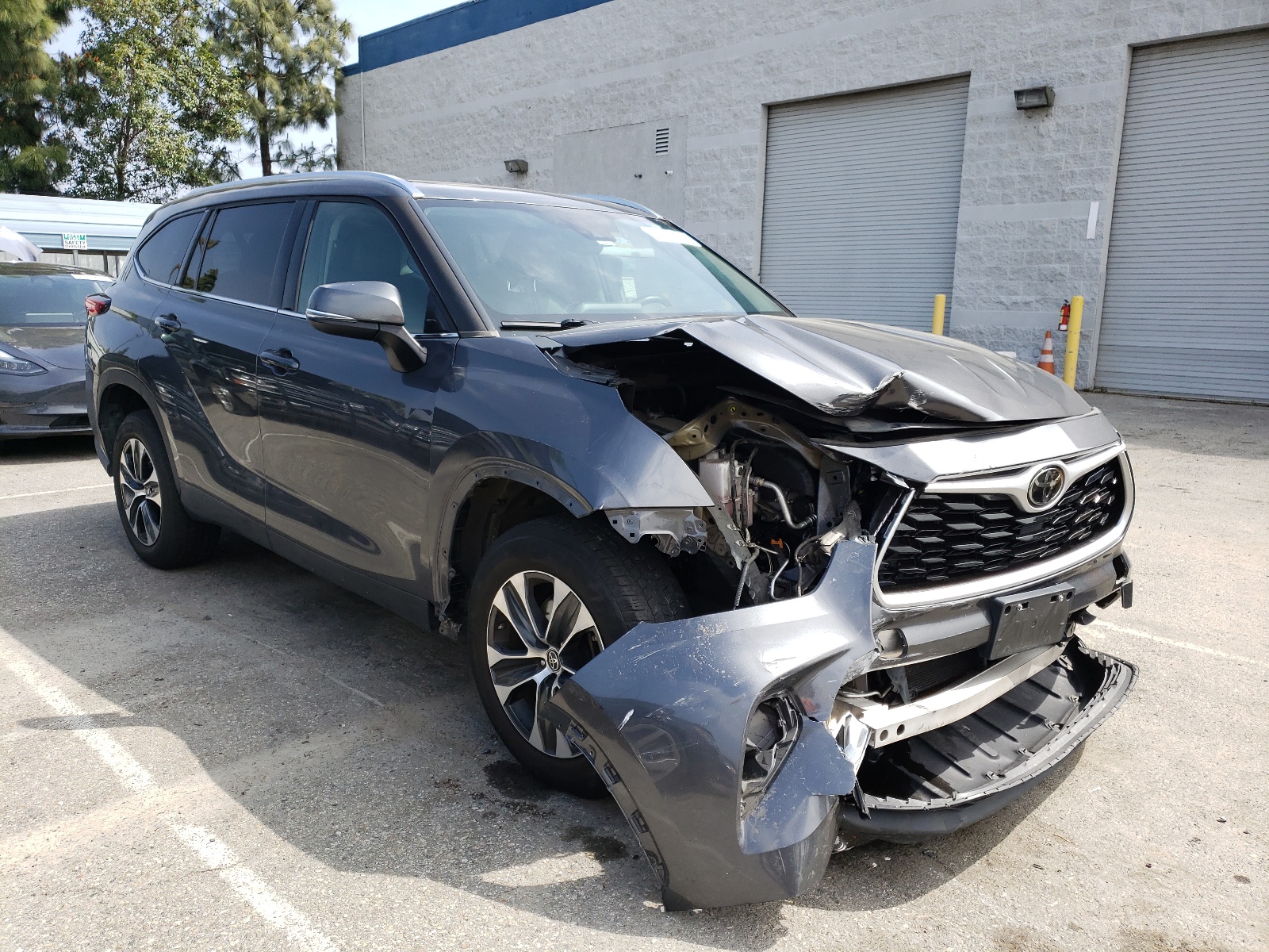 5TDHZRAH3LS504805 2020 Toyota Highlander Xle