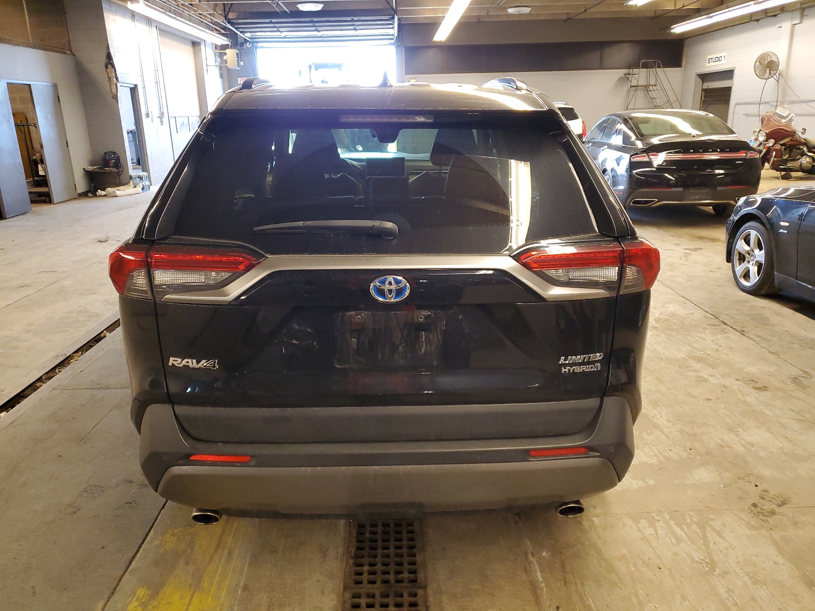 JTMDWRFV2KD021838 2019 Toyota Rav4 Limited