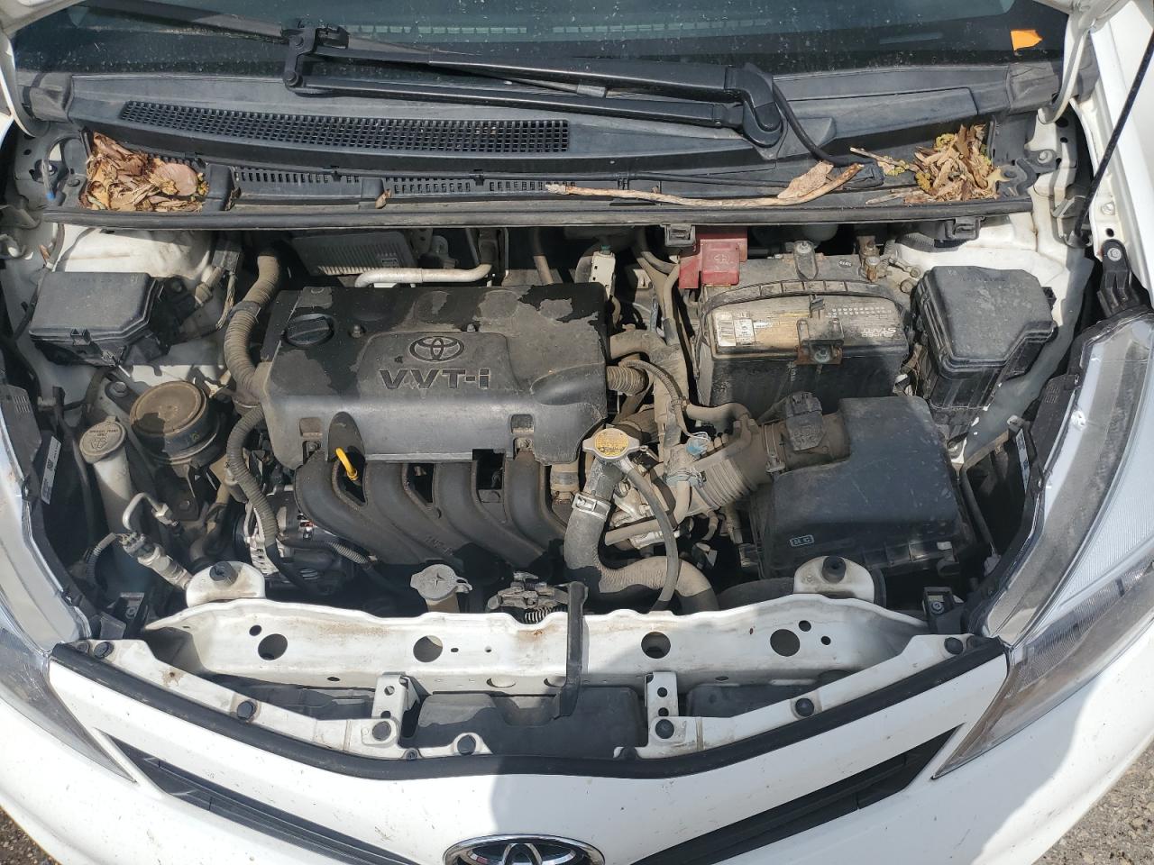 2012 Toyota Yaris - Image 11