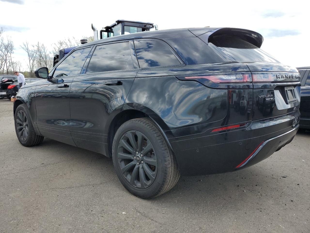 2018 Land Rover Range Rover Velar R-Dynamic Se VIN: SALYL2RX2JA707448 Lot: 50317804