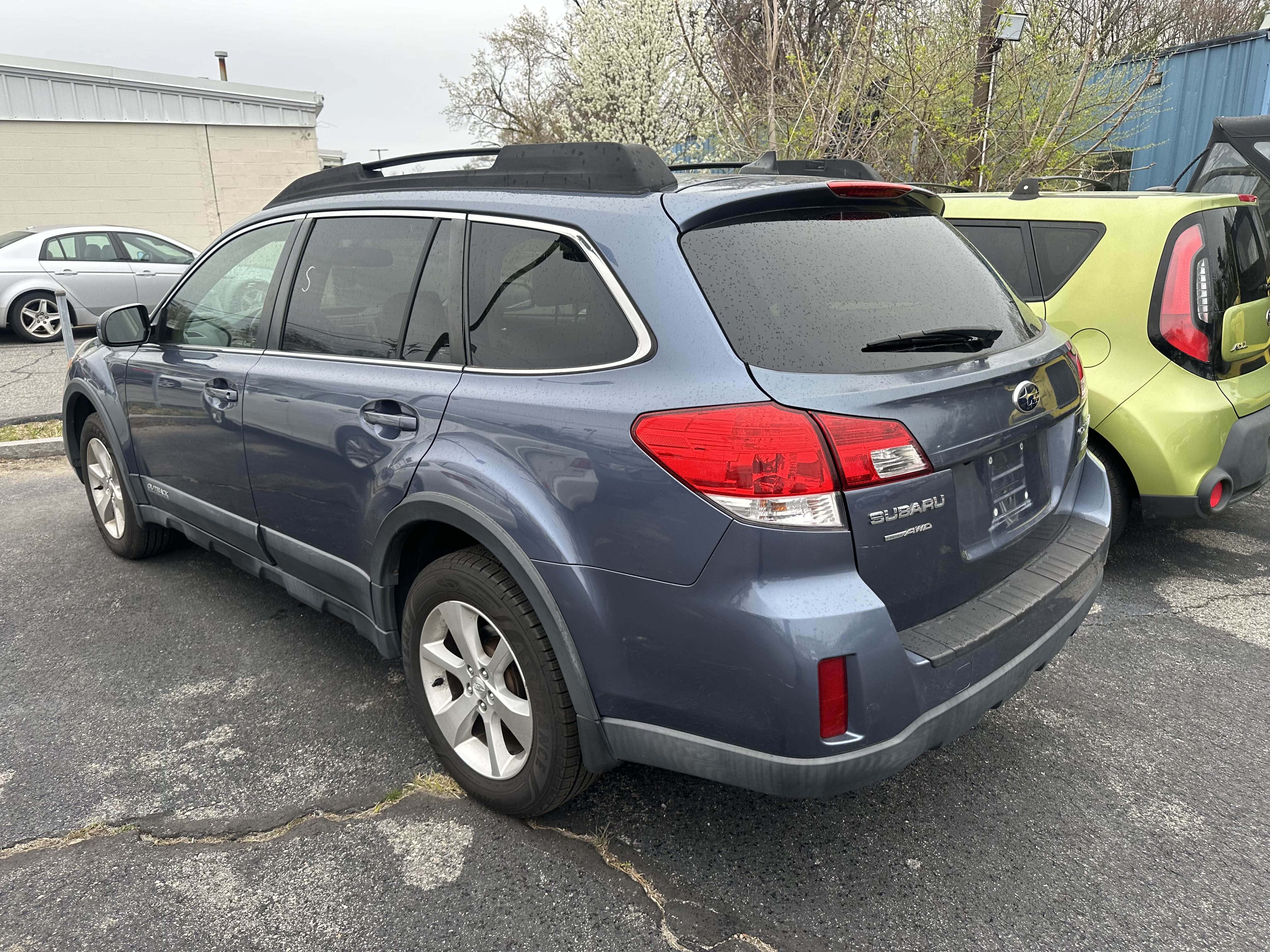 2013 Subaru Outback 2.5I Limited vin: 4S4BRBKC4D3220792