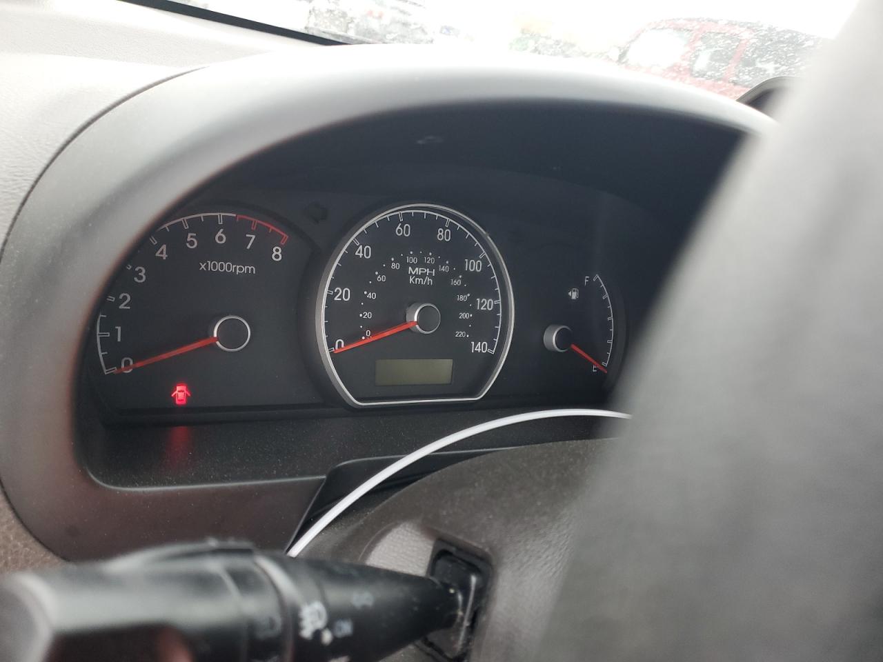 2010 Hyundai Elantra - Image 9