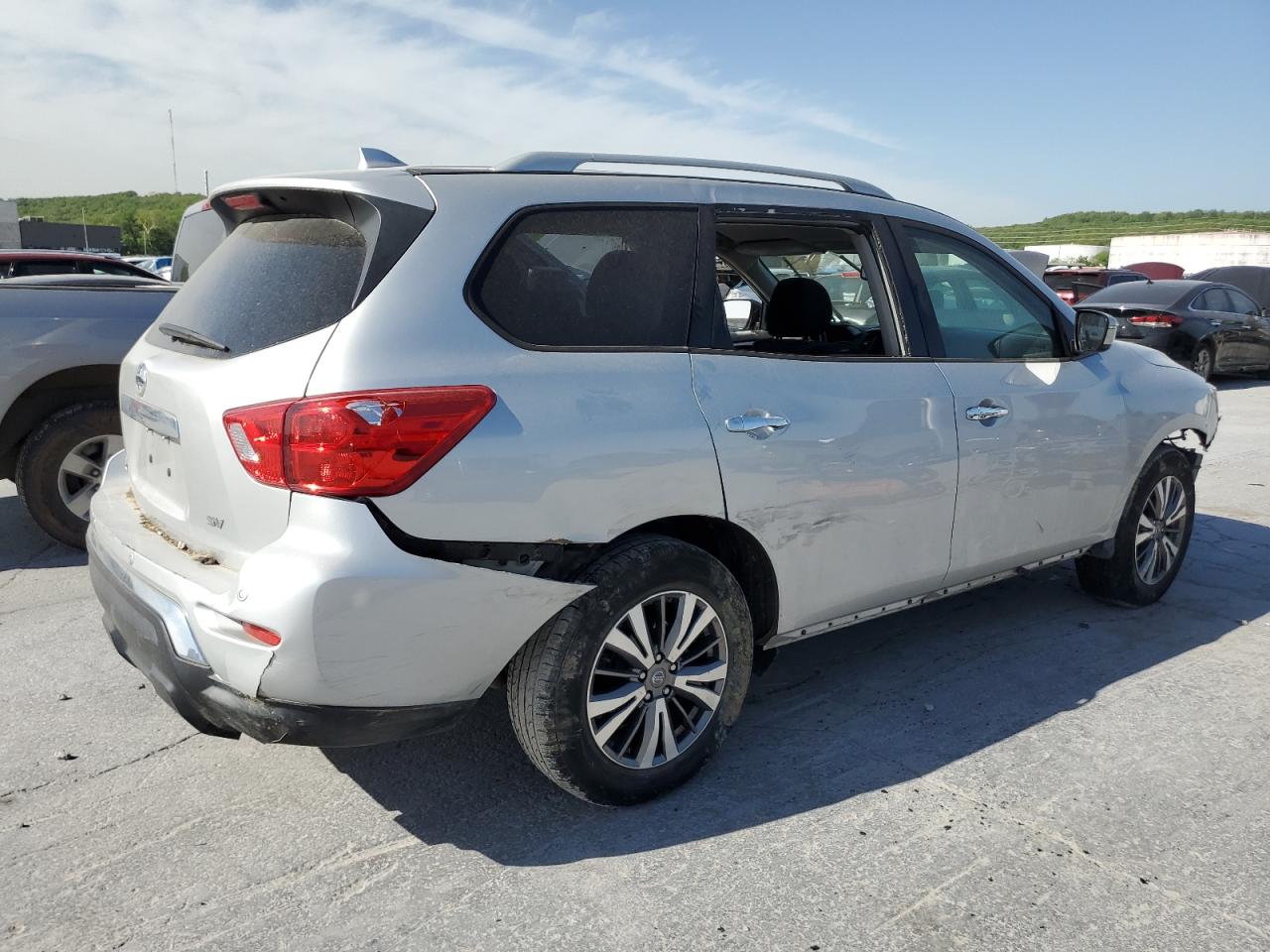 2020 Nissan Pathfinder - Image 3