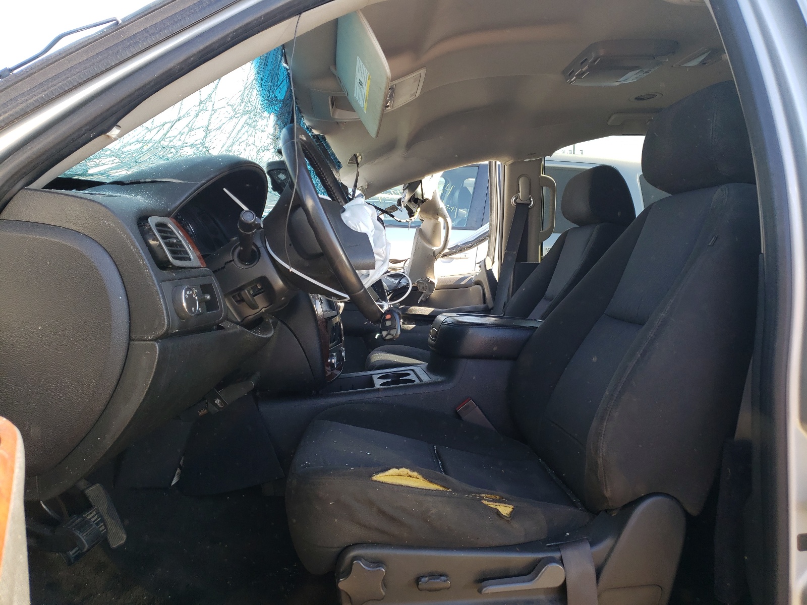 1GNSCAE02BR283974 2011 Chevrolet Tahoe C1500 Ls