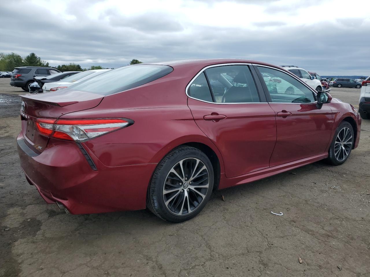 4T1B11HK1JU640502 2018 Toyota Camry L