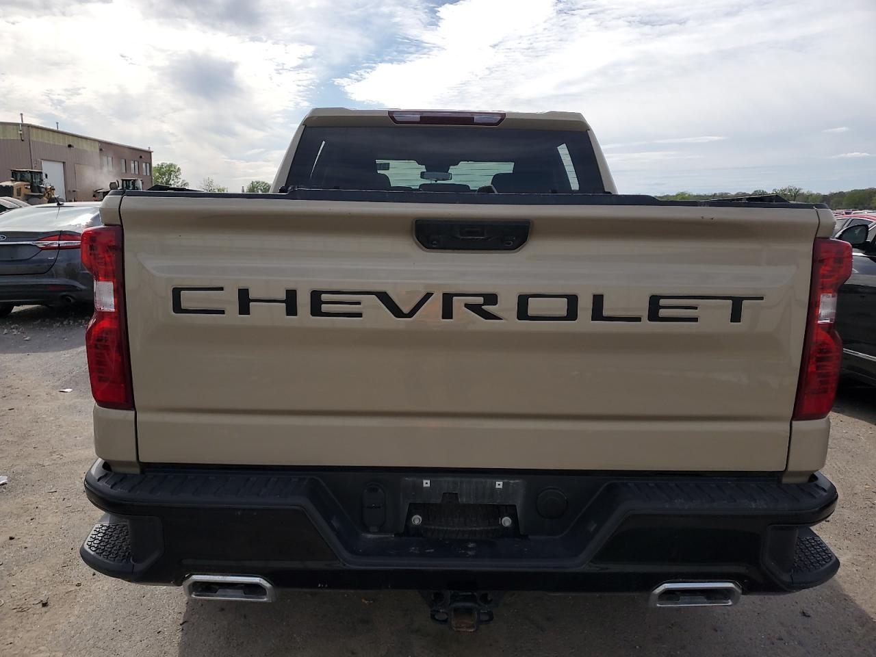 2022 Chevrolet Silverado K1500 Trail Boss Custom VIN: 3GCUDCET4NG579555 Lot: 51195454