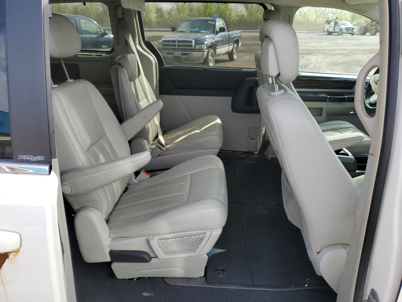 2010 Chrysler Town & Country Touring VIN: 2A4RR5D14AR298678 Lot: 73079964