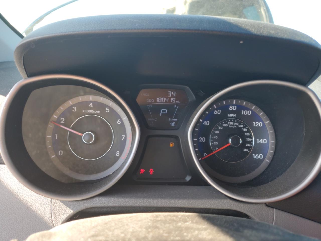2013 Hyundai Elantra - Image 9