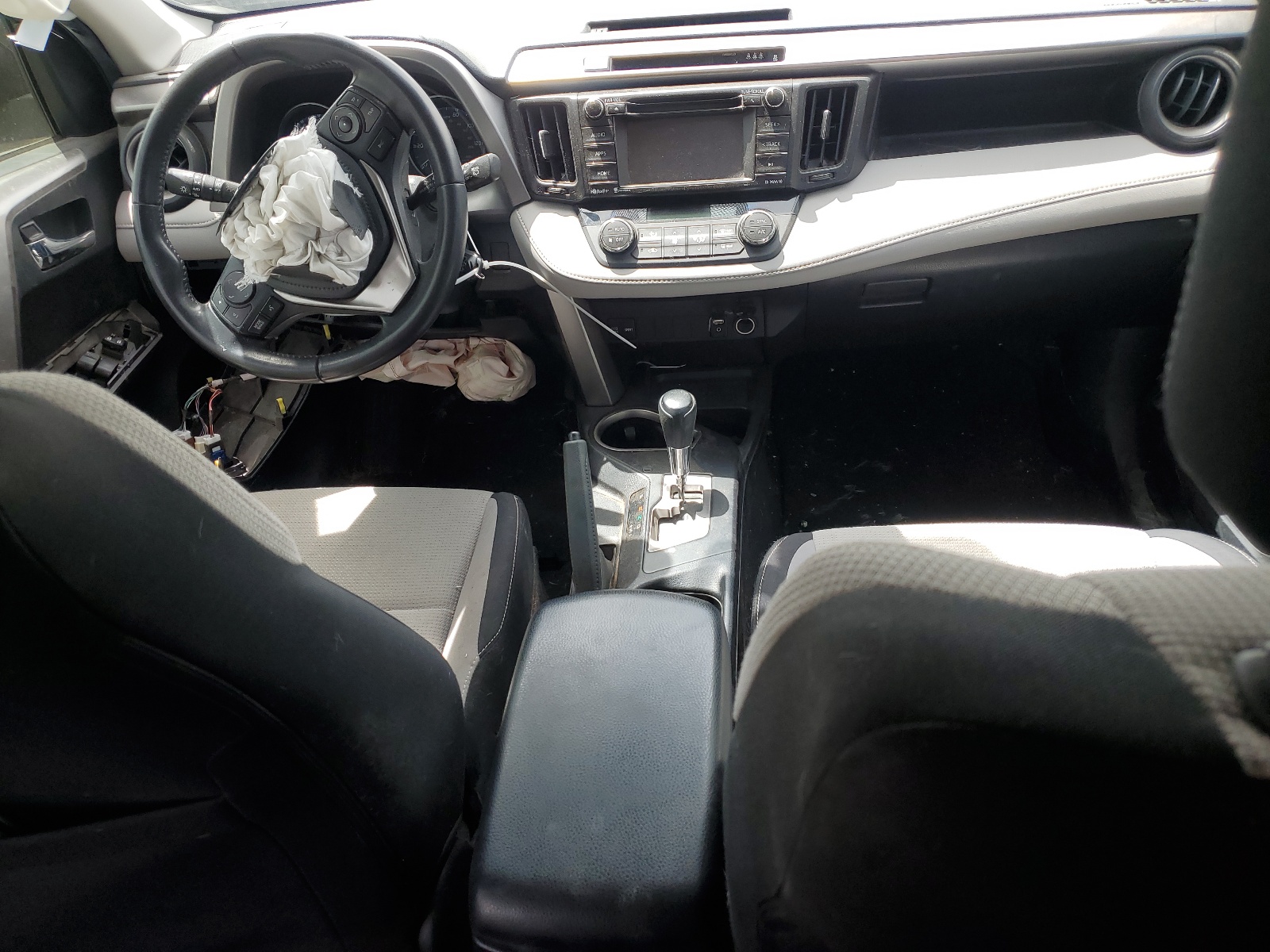 JTMWFREVXHJ110738 2017 Toyota Rav4 Xle