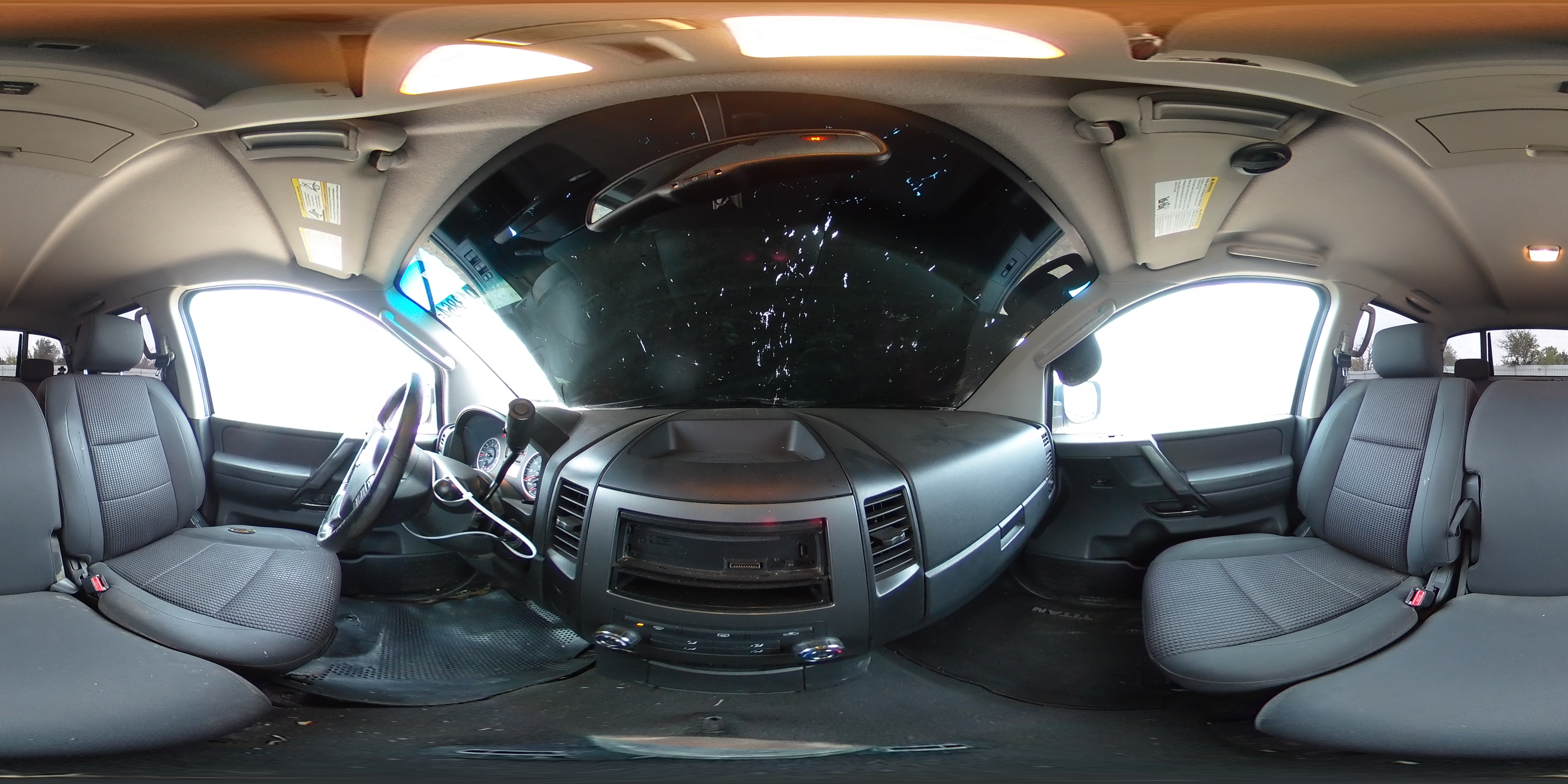 2009 Nissan Titan - Image 13