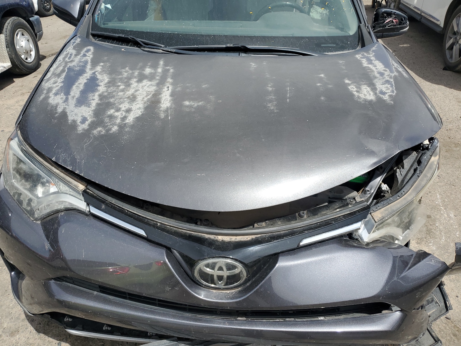 JTMWFREVXHJ110738 2017 Toyota Rav4 Xle