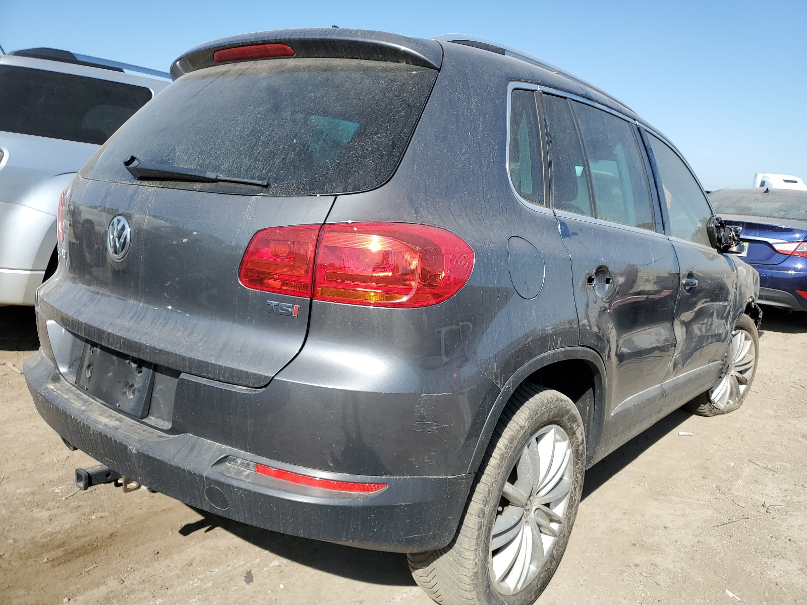 WVGAV7AX4GW553103 2016 Volkswagen Tiguan S