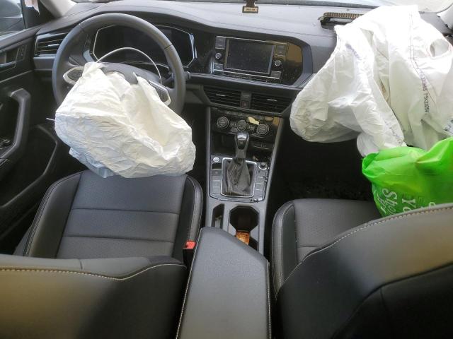  VOLKSWAGEN JETTA 2022 Серебристый