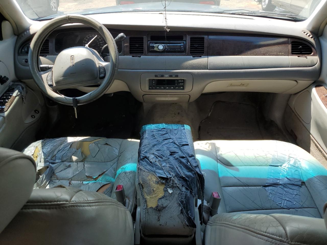 2000 Lincoln Town Car Executive VIN: 1LNHM81W7YY823655 Lot: 67549344