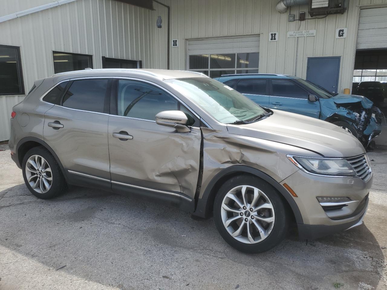 5LMTJ2DH4HUL12650 2017 Lincoln Mkc Select