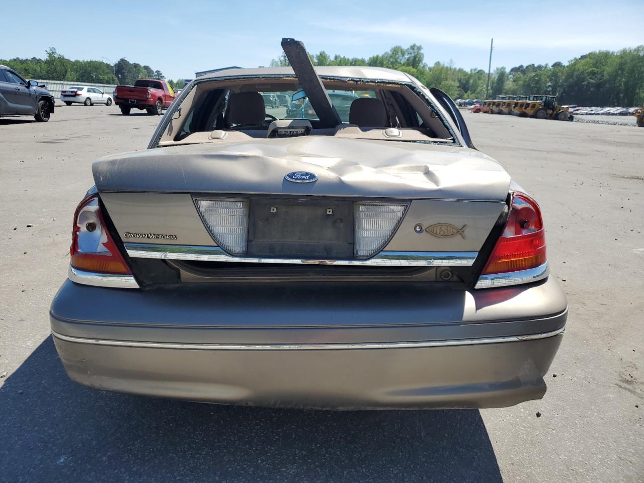 2003 Ford Crown Victoria - Image 6