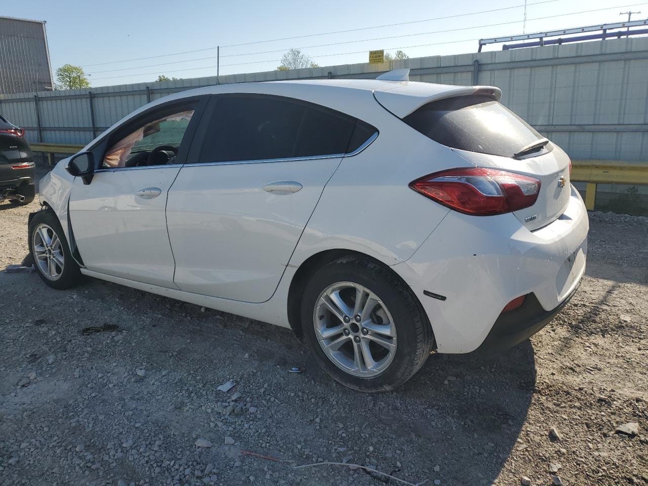 2018 Chevrolet Cruze - Image 2