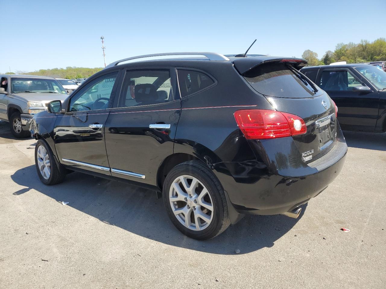2011 Nissan Rogue - Image 2