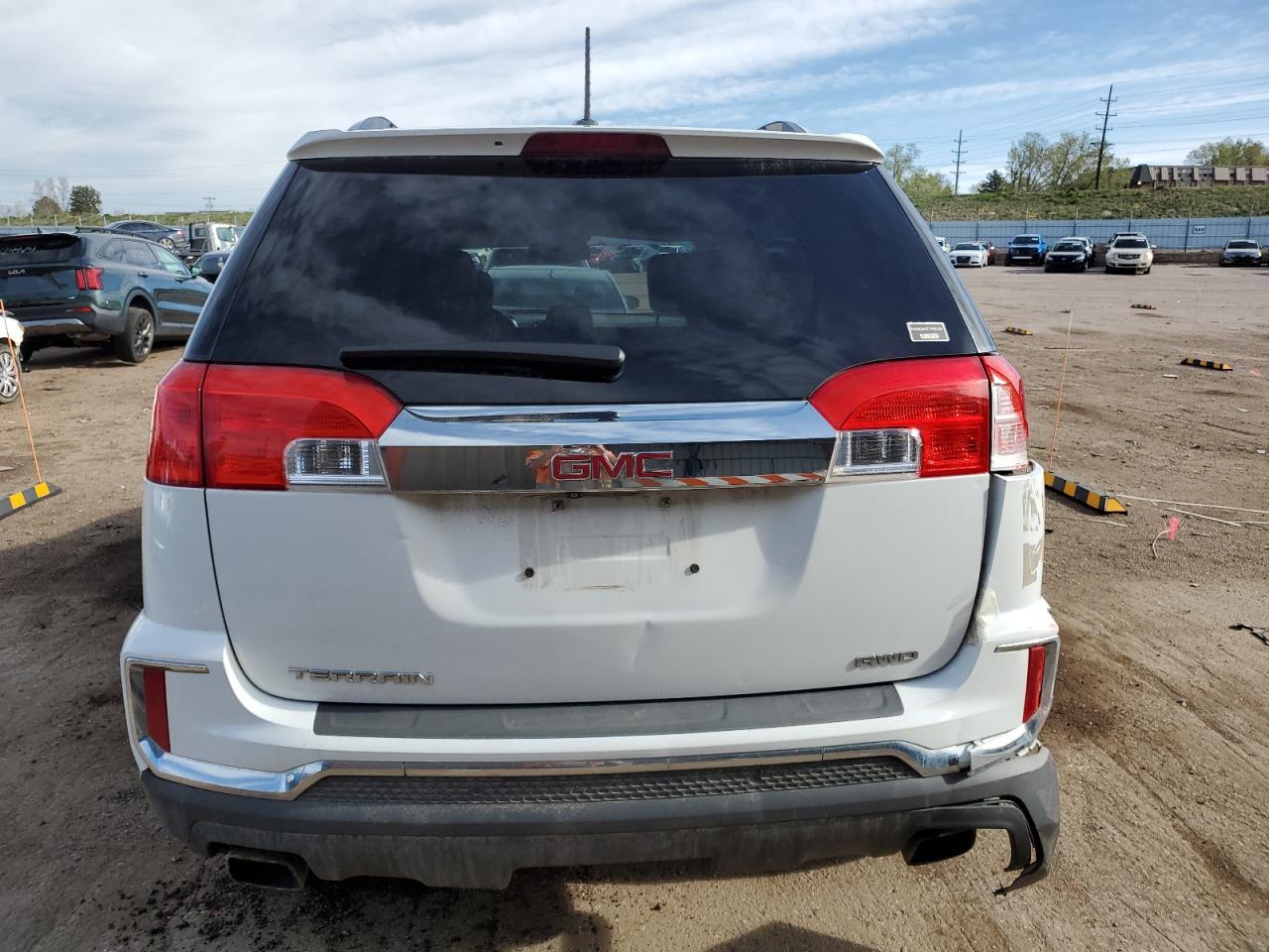 2GKFLUE38G6136765 2016 GMC Terrain Slt