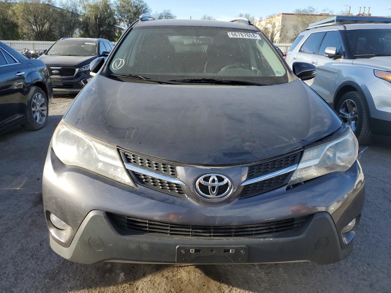 2T3RFREV9FW309016 2015 Toyota Rav4 Xle