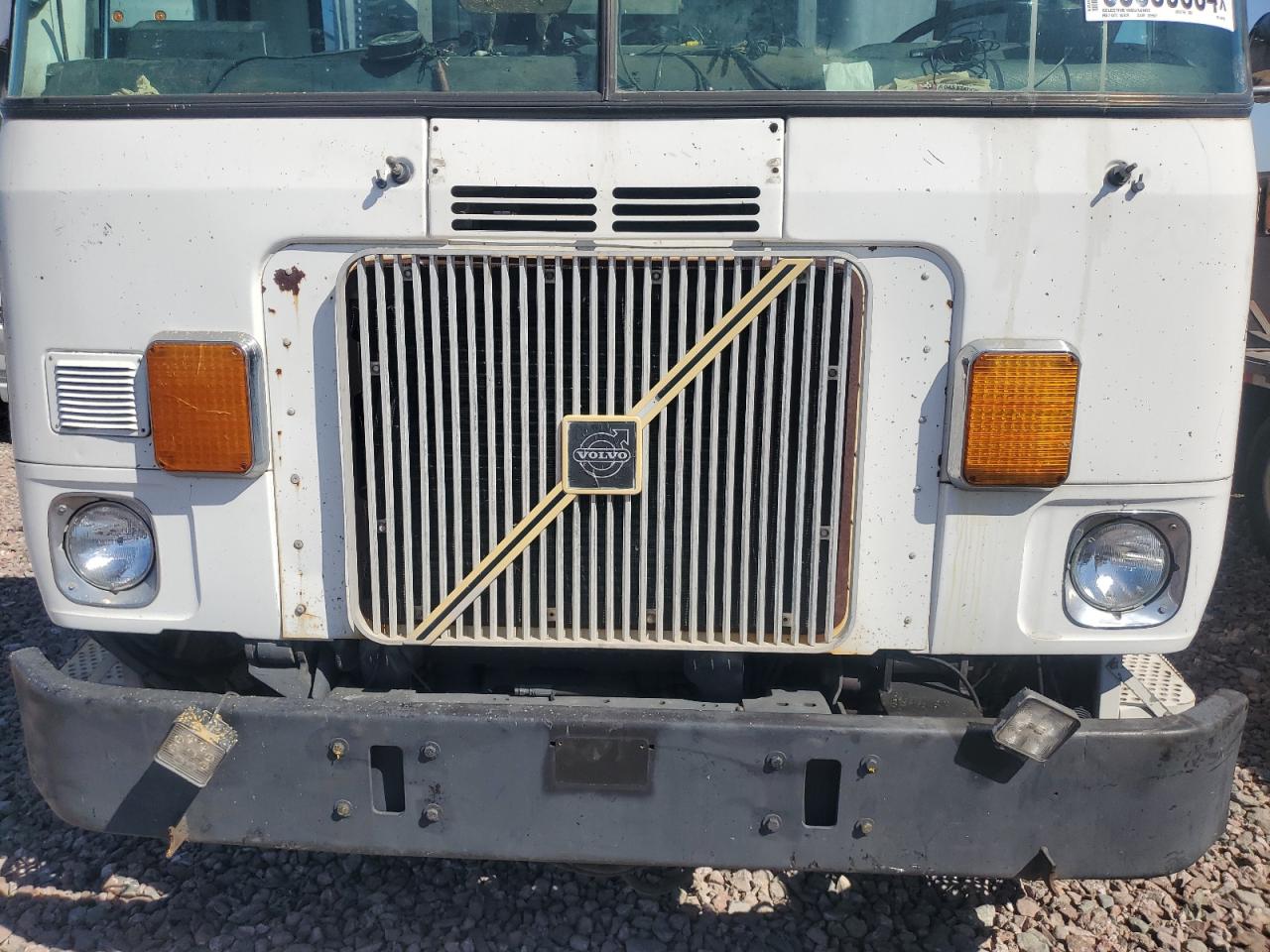 2000 Volvo Xpeditor Wx VIN: 4V2DC2UEXYN242199 Lot: 59802774