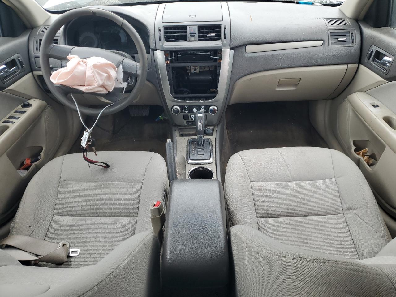 2011 Ford Fusion S VIN: 3FAHP0GA0BR323891 Lot: 51924754