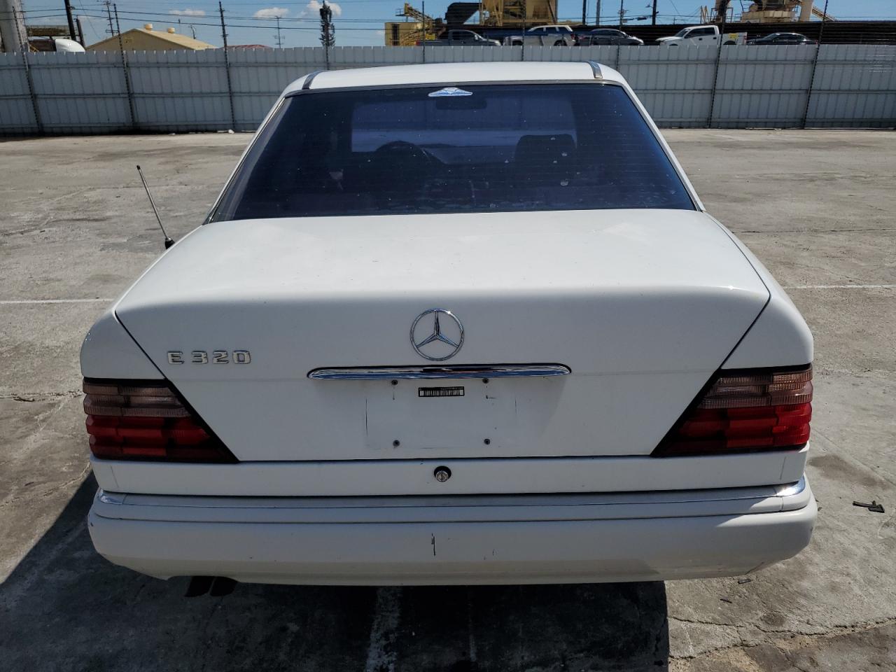 1994 Mercedes-Benz E 320 VIN: WDBEA32E5RC048522 Lot: 47426734