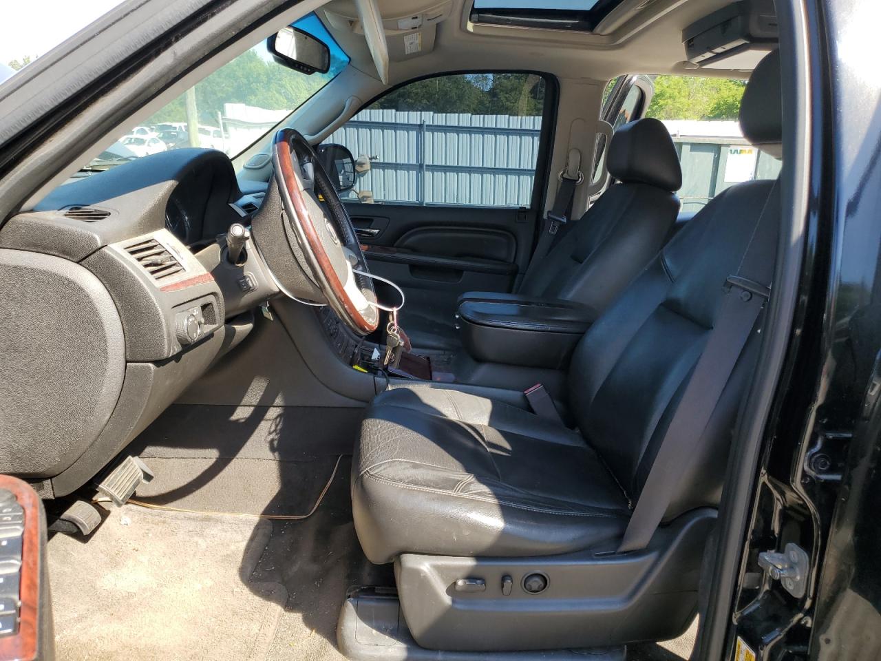 2011 Cadillac Escalade - Image 7