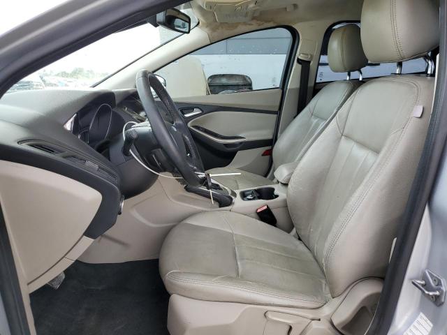 Sedans FORD FOCUS 2012 Srebrny