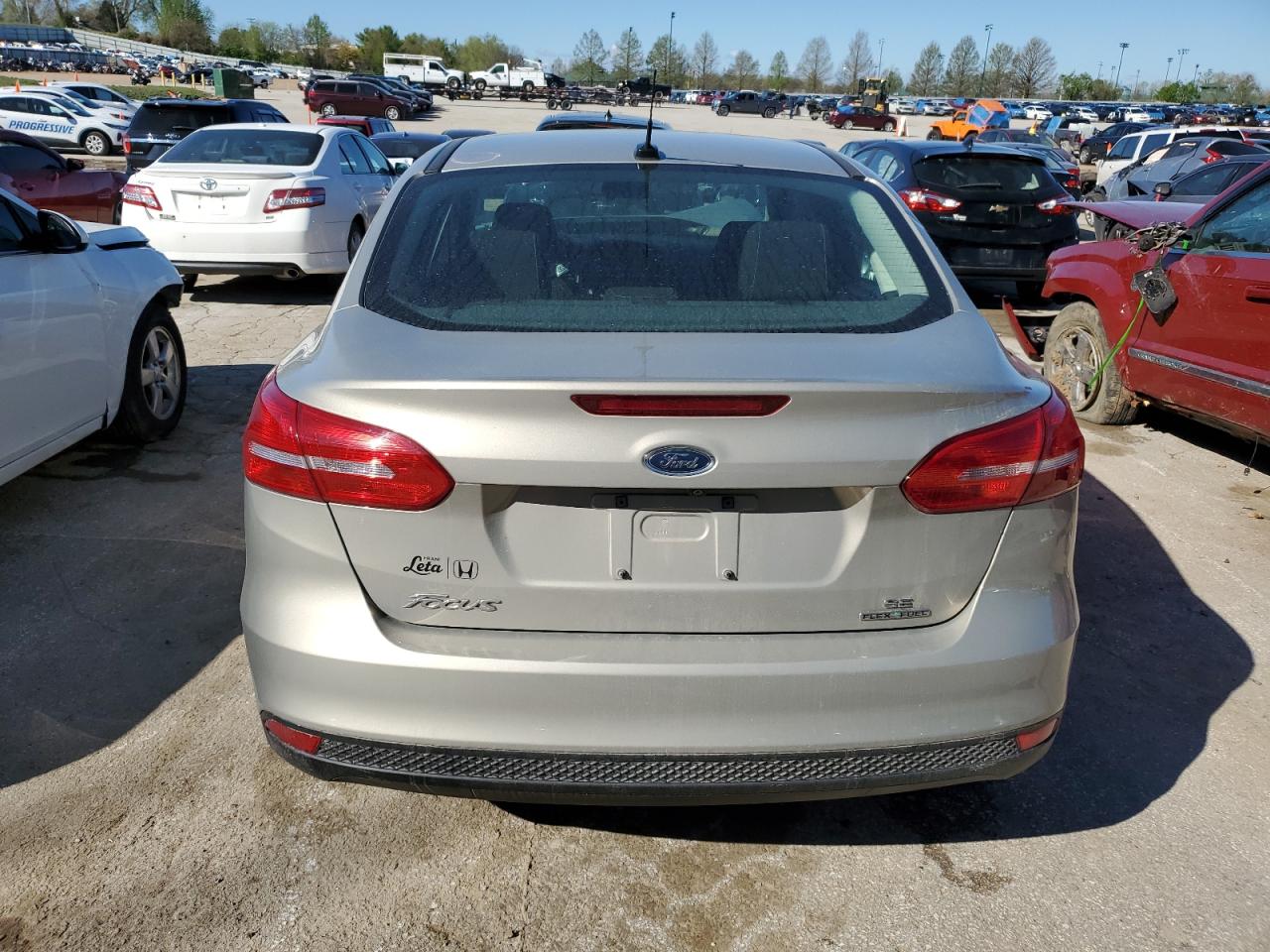 2015 Ford Focus Se VIN: 1FADP3F28FL292677 Lot: 49684954