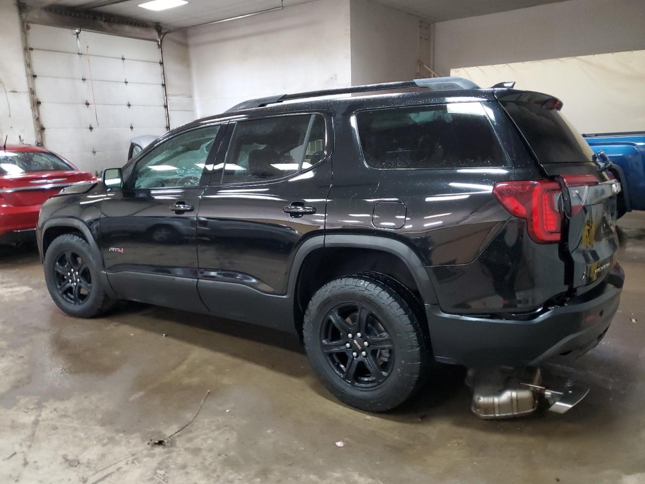 2022 GMC Acadia - Image 2