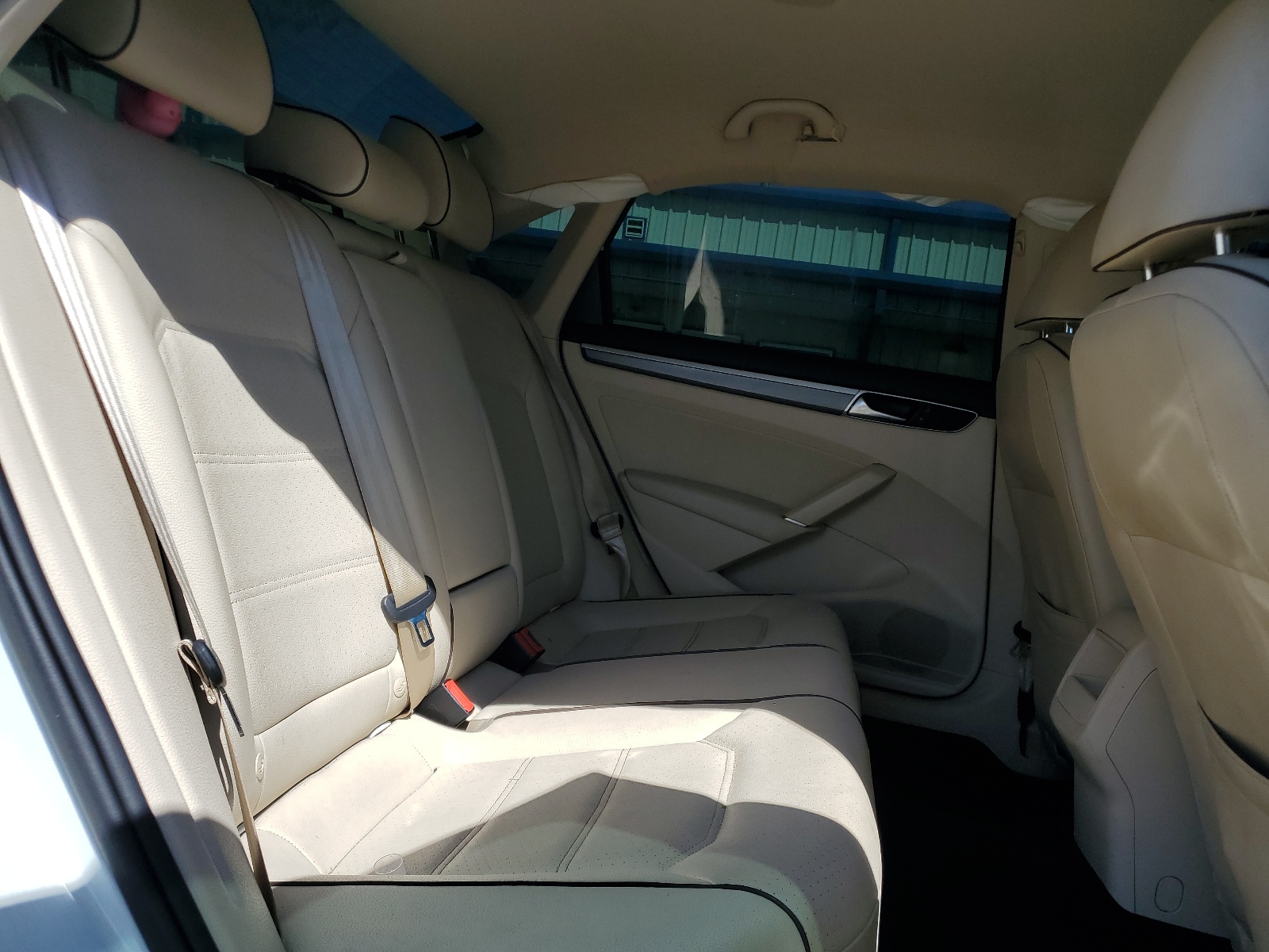 1VWDT7A32HC027833 2017 Volkswagen Passat R-Line