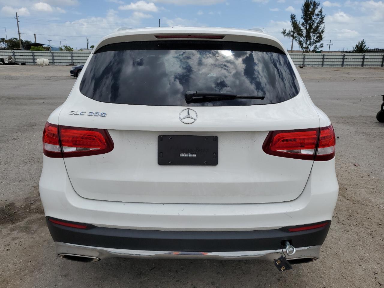 WDC0G4JBXJV038336 2018 Mercedes-Benz Glc 300