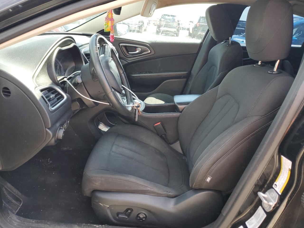 2016 Chrysler 200 - Image 7