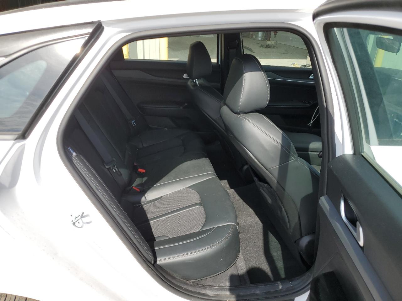 2024 Kia K5 - Image 10