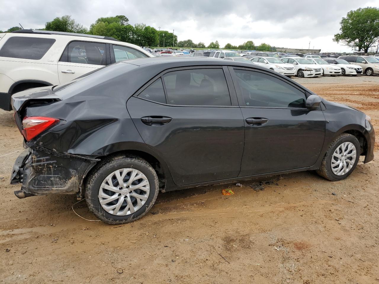 2018 Toyota Corolla L VIN: 5YFBURHE9JP756385 Lot: 51031244