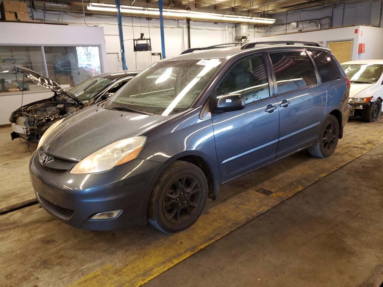 2006 Toyota Sienna - Image 1