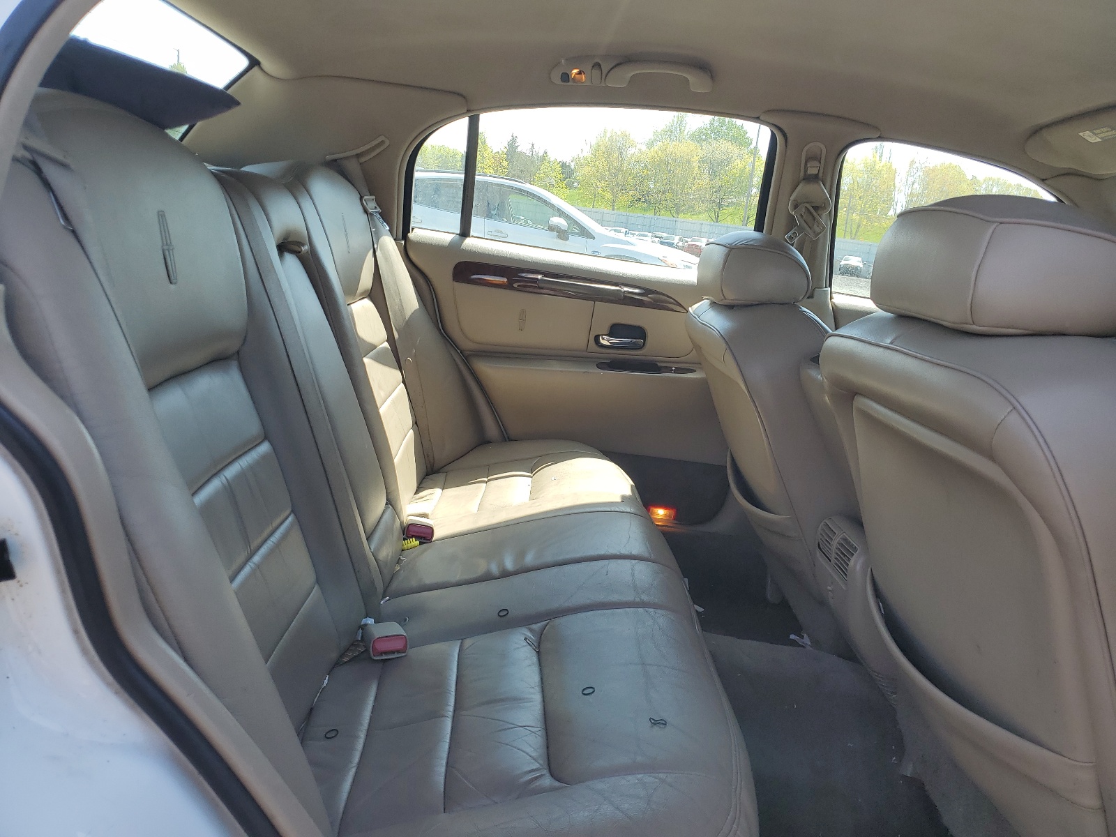 1LNHM82W0XY663230 1999 Lincoln Town Car Signature