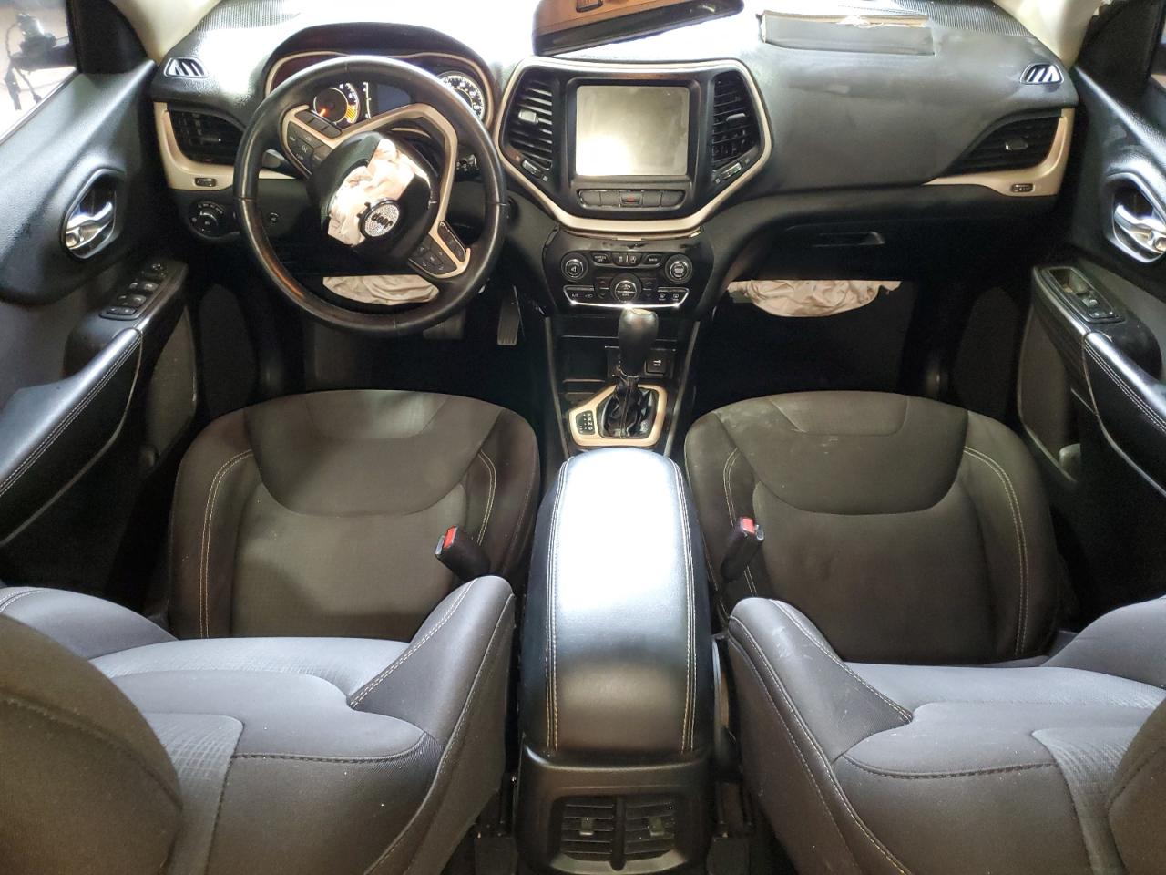 2015 Jeep Cherokee Latitude VIN: 1C4PJLCS8FW602466 Lot: 64393544