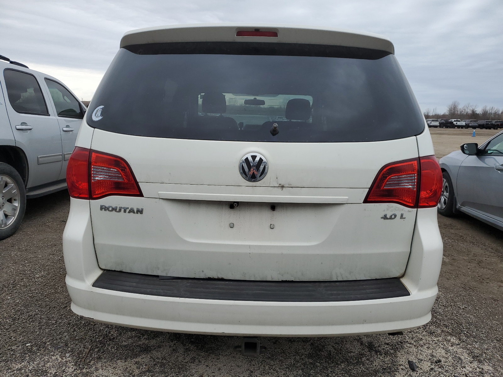 2V4RW3DX8AR399607 2010 Volkswagen Routan Se