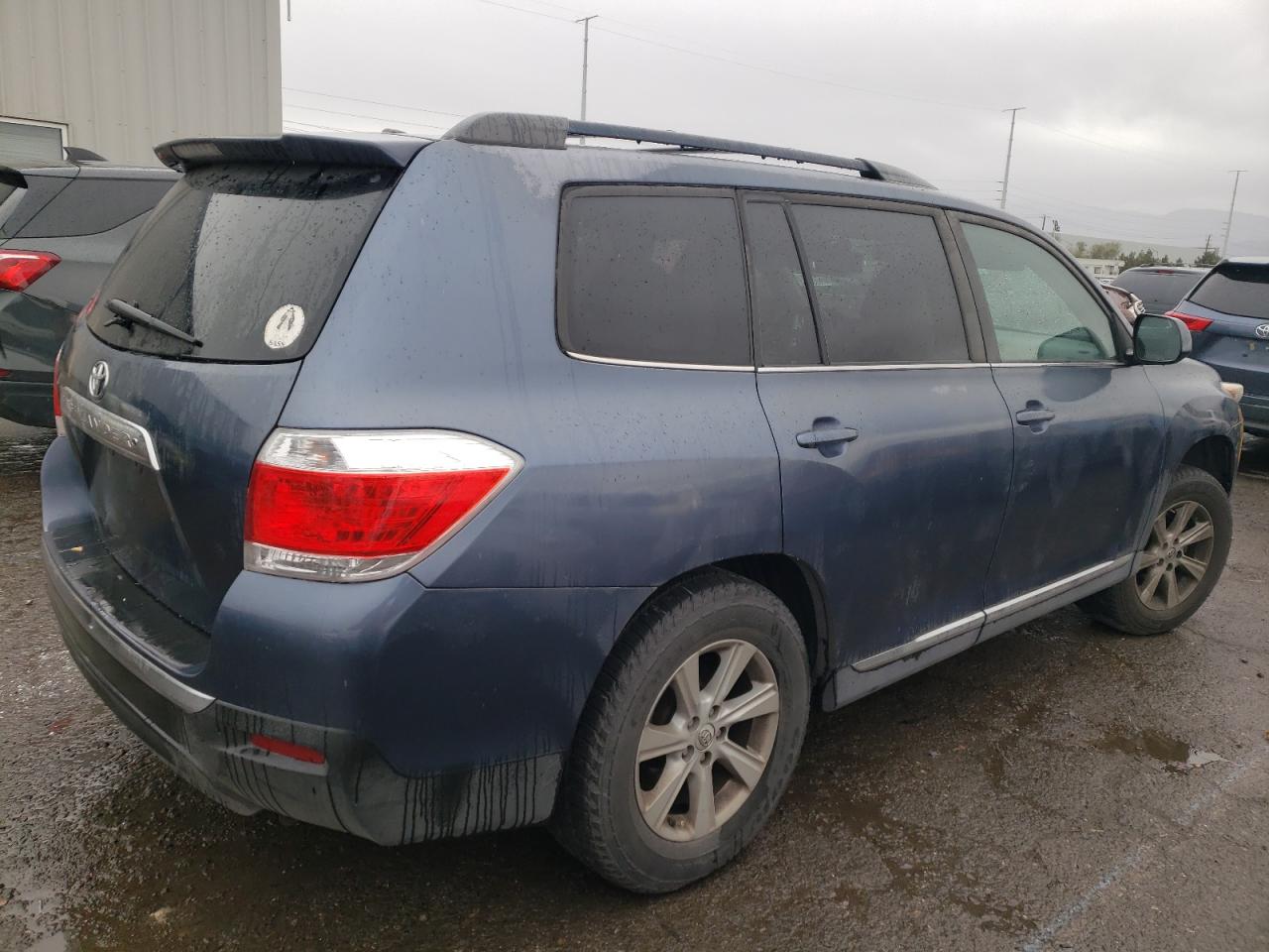 2011 Toyota Highlander Base VIN: 5TDZK3EH8BS040358 Lot: 52769574