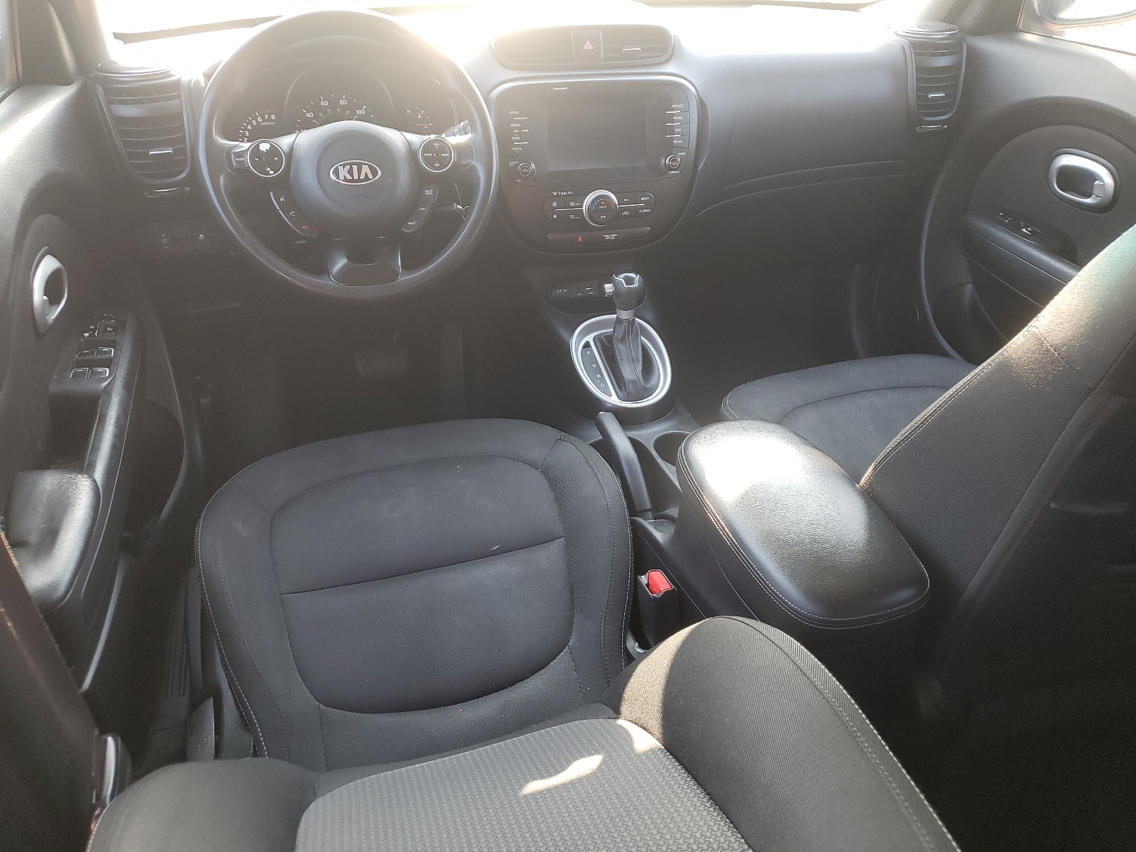 KNDJP3A5XJ7587845 2018 Kia Soul +